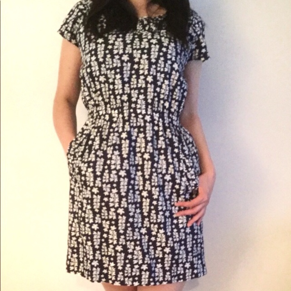 2 for $15🎈White and blue flower print dress.
